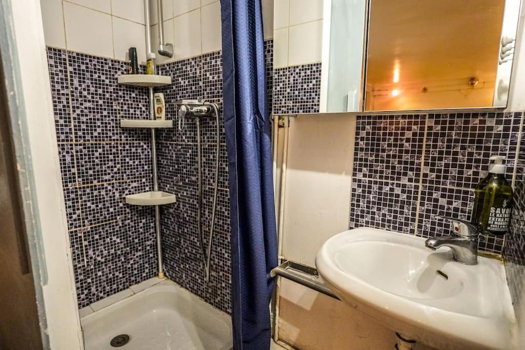 Cozy Studio In The Heart Of パリ エクステリア 写真